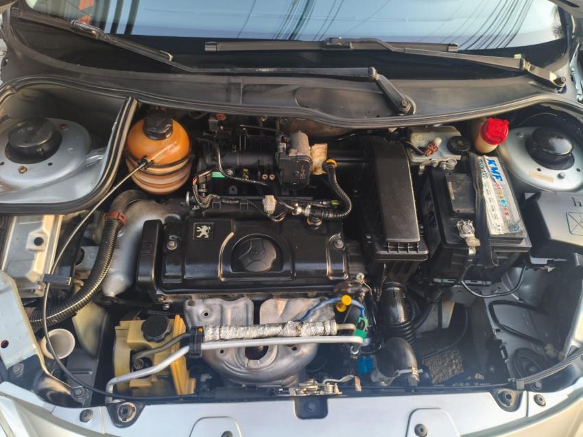 PEUGEOT 207 Sedan - Foto