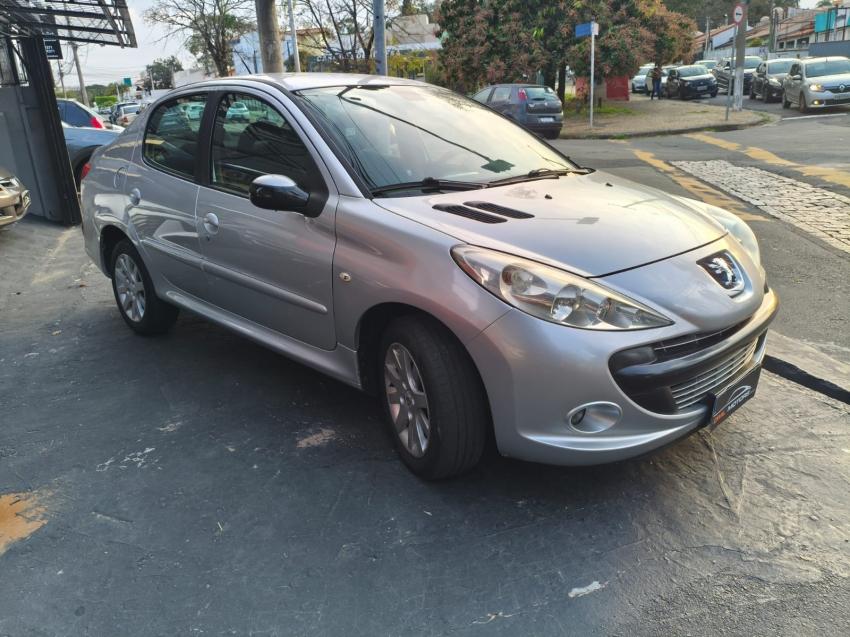 PEUGEOT 207 Sedan - Foto