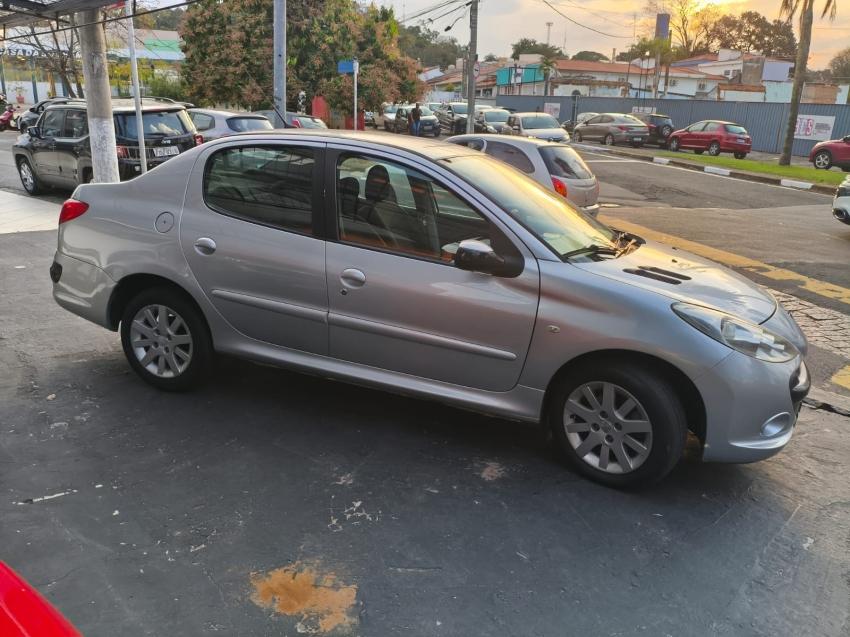PEUGEOT 207 Sedan - Foto