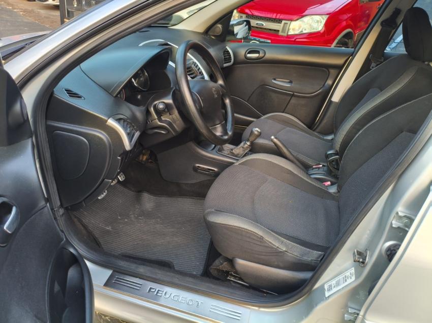 PEUGEOT 207 Sedan - Foto