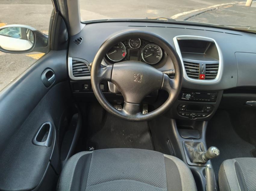 PEUGEOT 207 Sedan - Foto