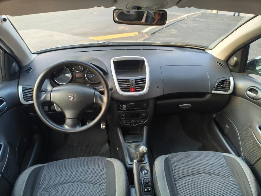 PEUGEOT 207 Sedan - Foto