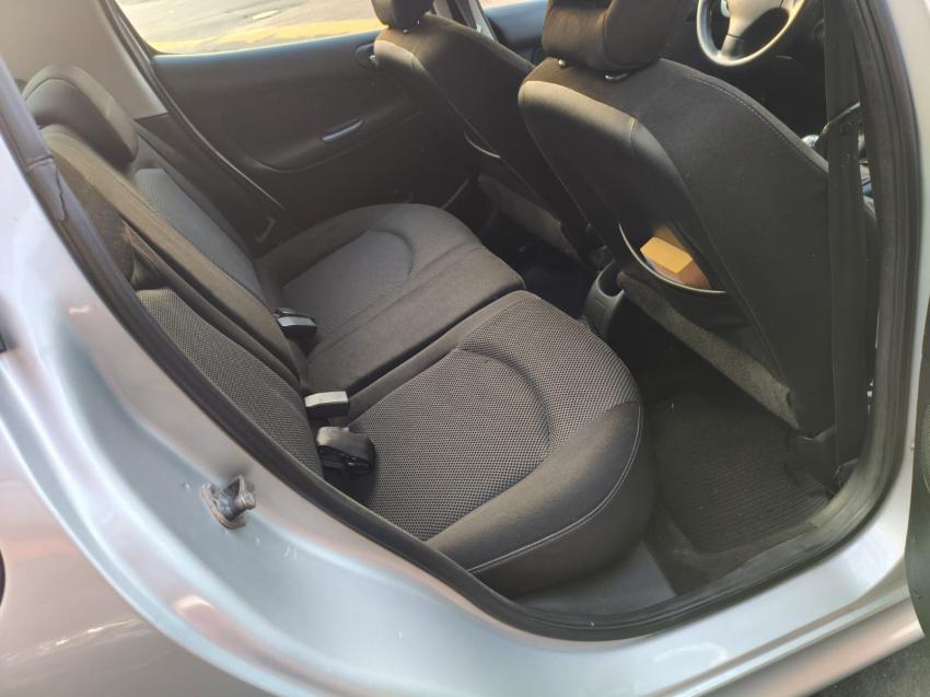 PEUGEOT 207 Sedan - Foto