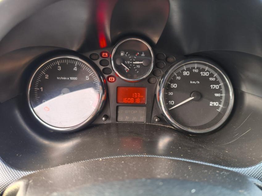 PEUGEOT 207 Sedan - Foto