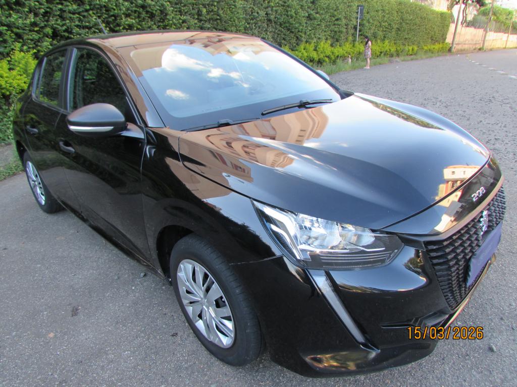 PEUGEOT 208