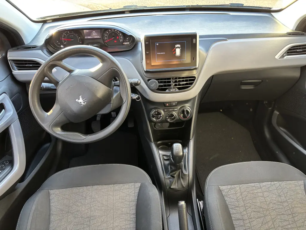 PEUGEOT 208 - Foto