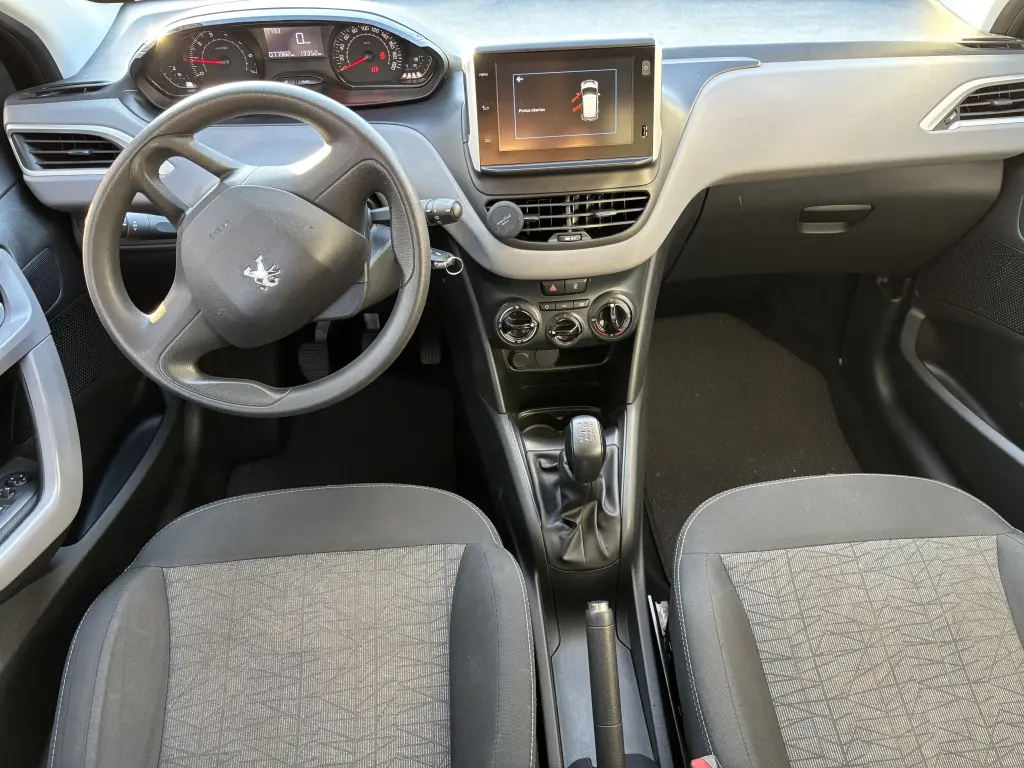 PEUGEOT 208 - Foto