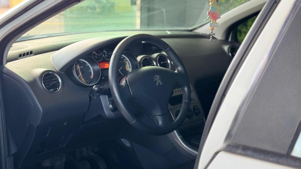 PEUGEOT 208 - Foto