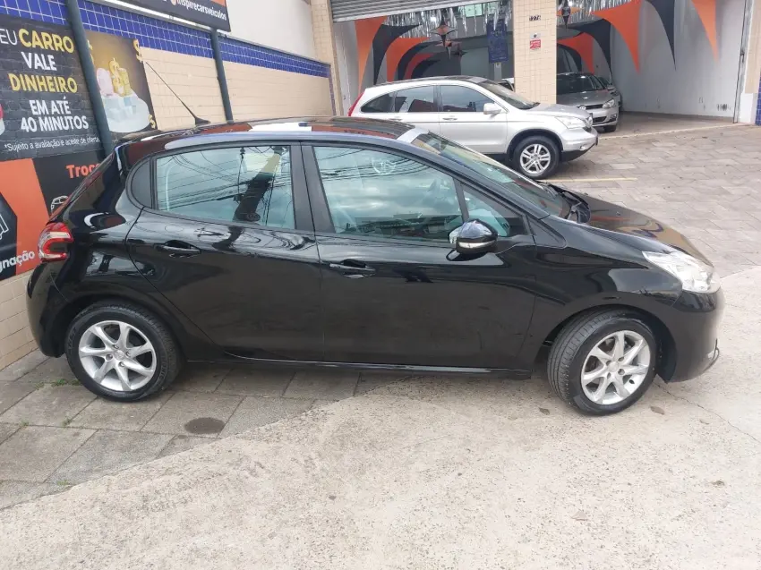 PEUGEOT 208 - Foto