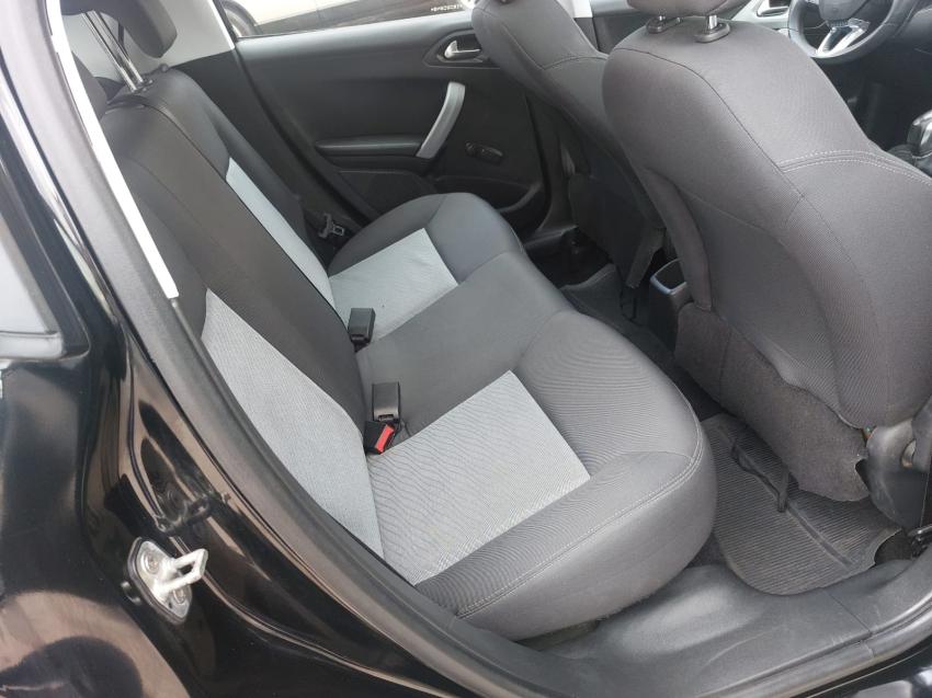 PEUGEOT 208 - Foto