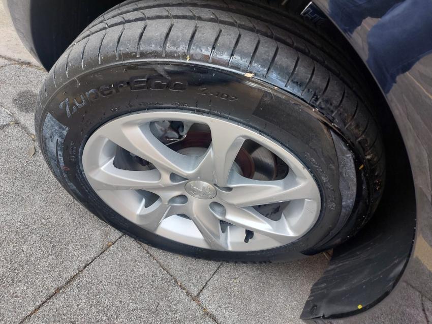 PEUGEOT 208 - Foto