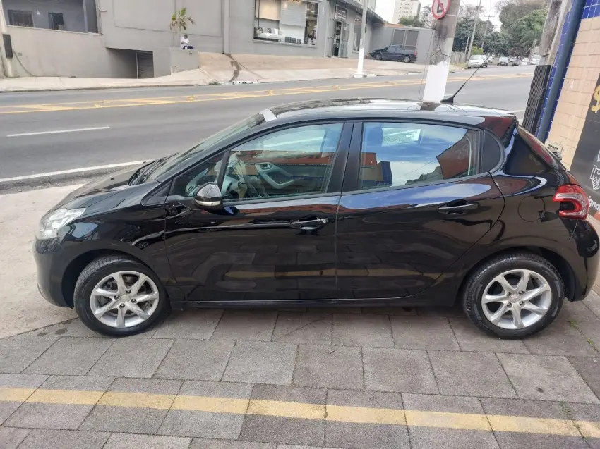PEUGEOT 208 - Foto