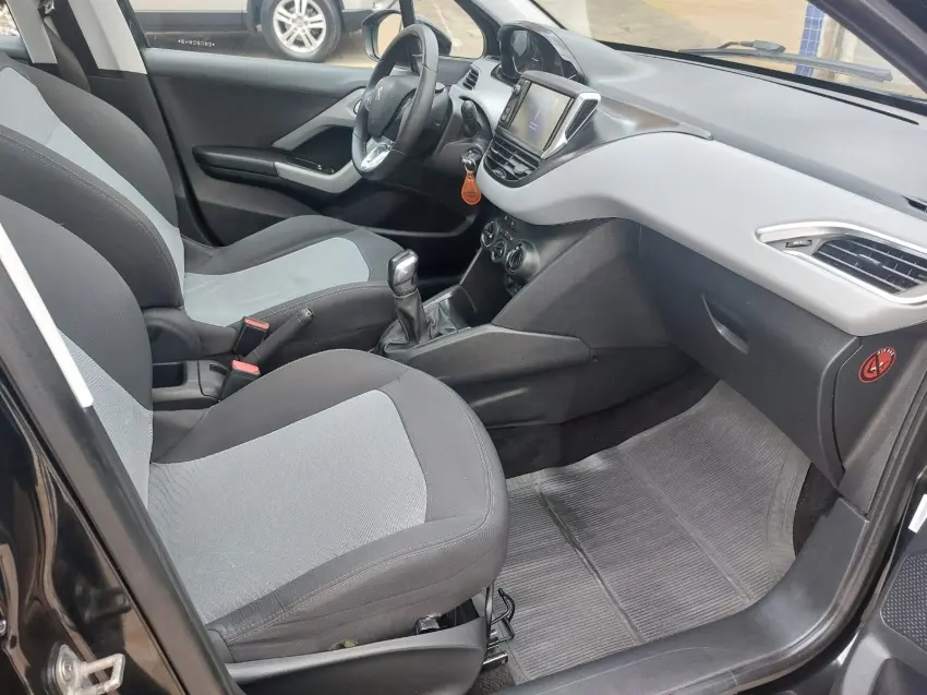 PEUGEOT 208 - Foto