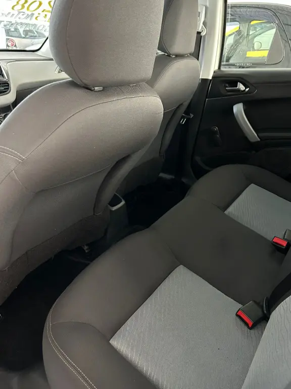 PEUGEOT 208 - Foto