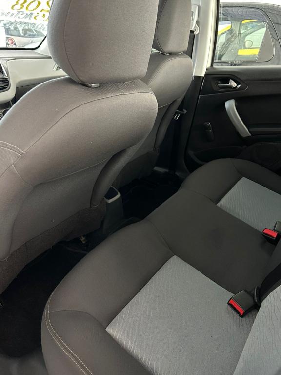 PEUGEOT 208 - Foto