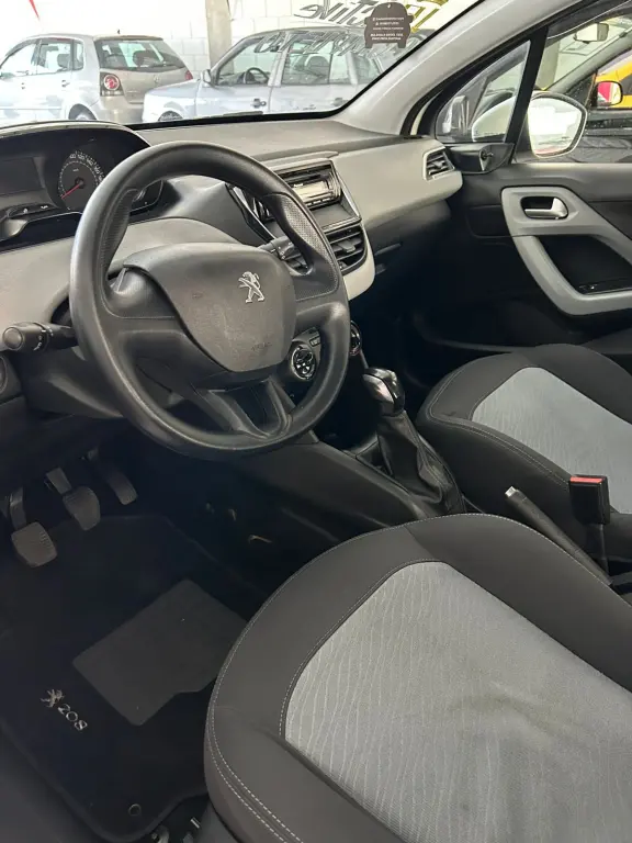 PEUGEOT 208 - Foto