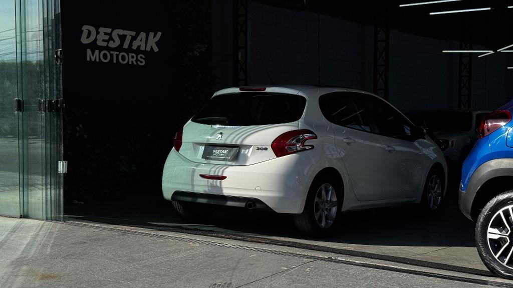 PEUGEOT 208 - Foto