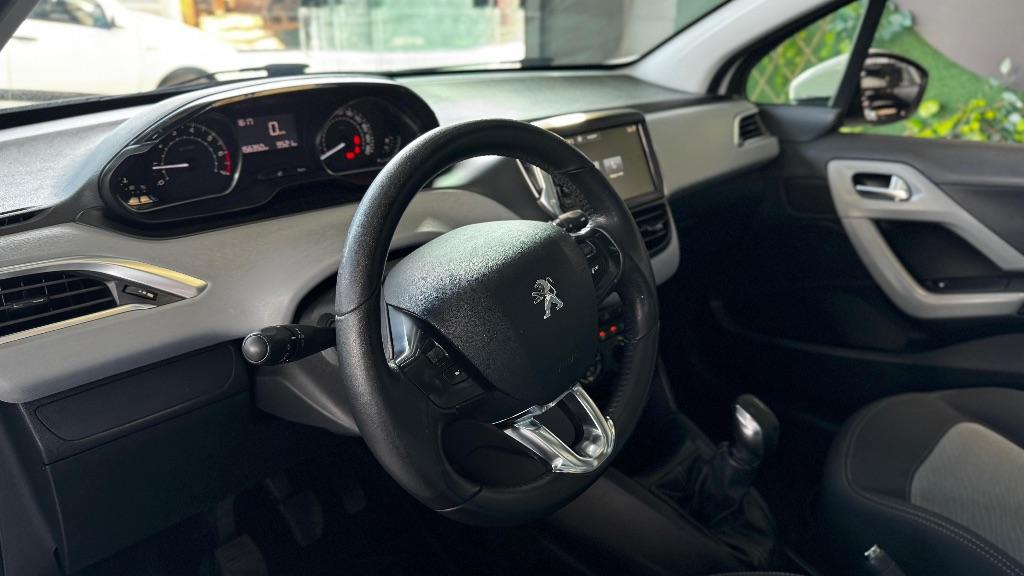 PEUGEOT 208 - Foto