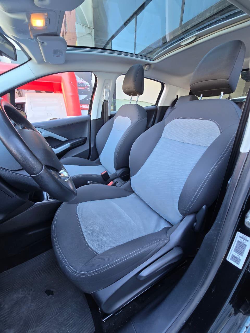 PEUGEOT 208 - Foto