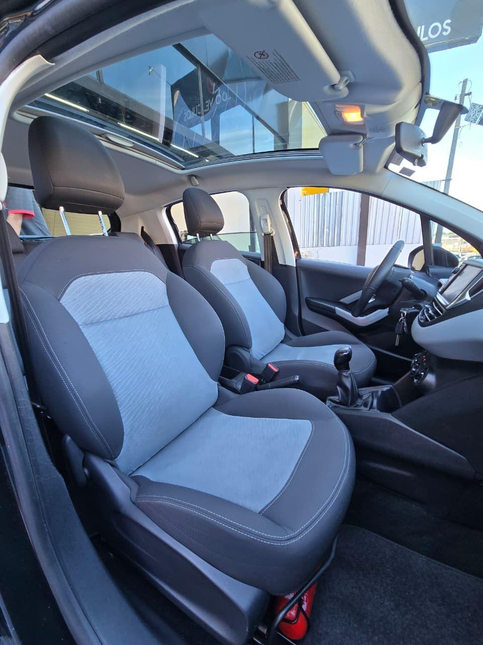 PEUGEOT 208 - Foto