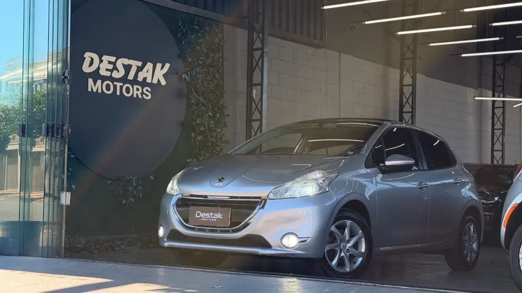 PEUGEOT 208