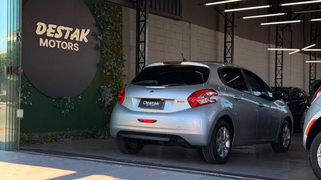 PEUGEOT 208 - Foto