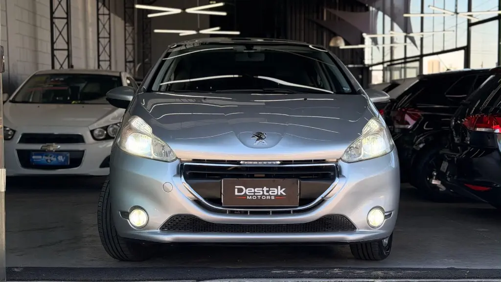 PEUGEOT 208 - Foto