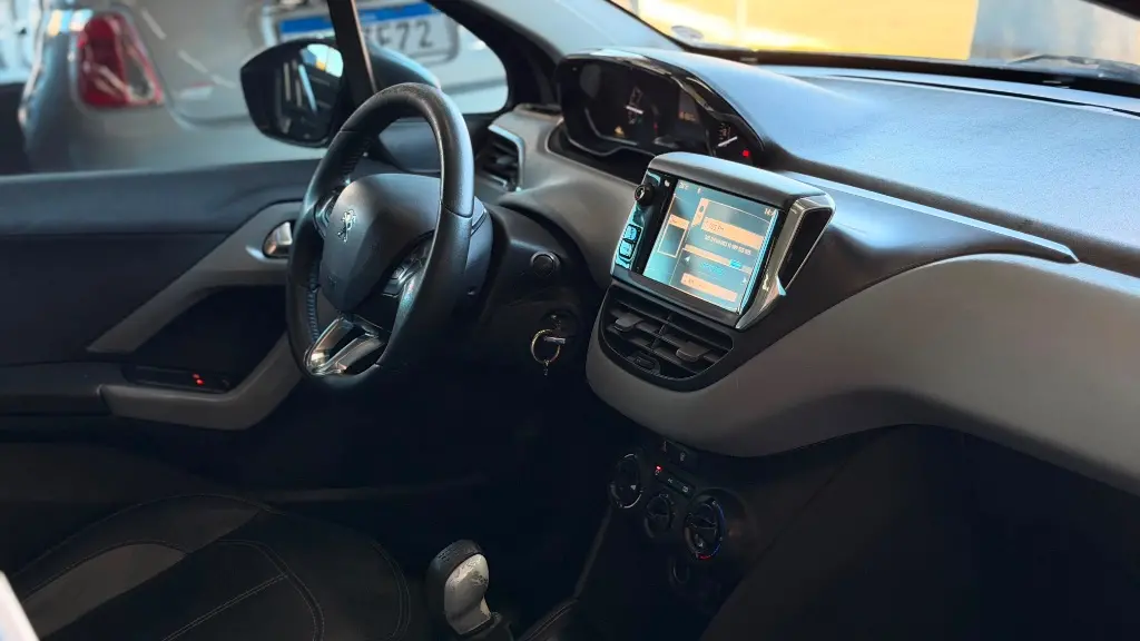 PEUGEOT 208 - Foto