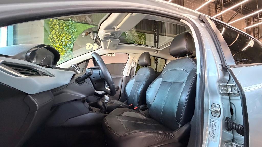 PEUGEOT 208 - Foto