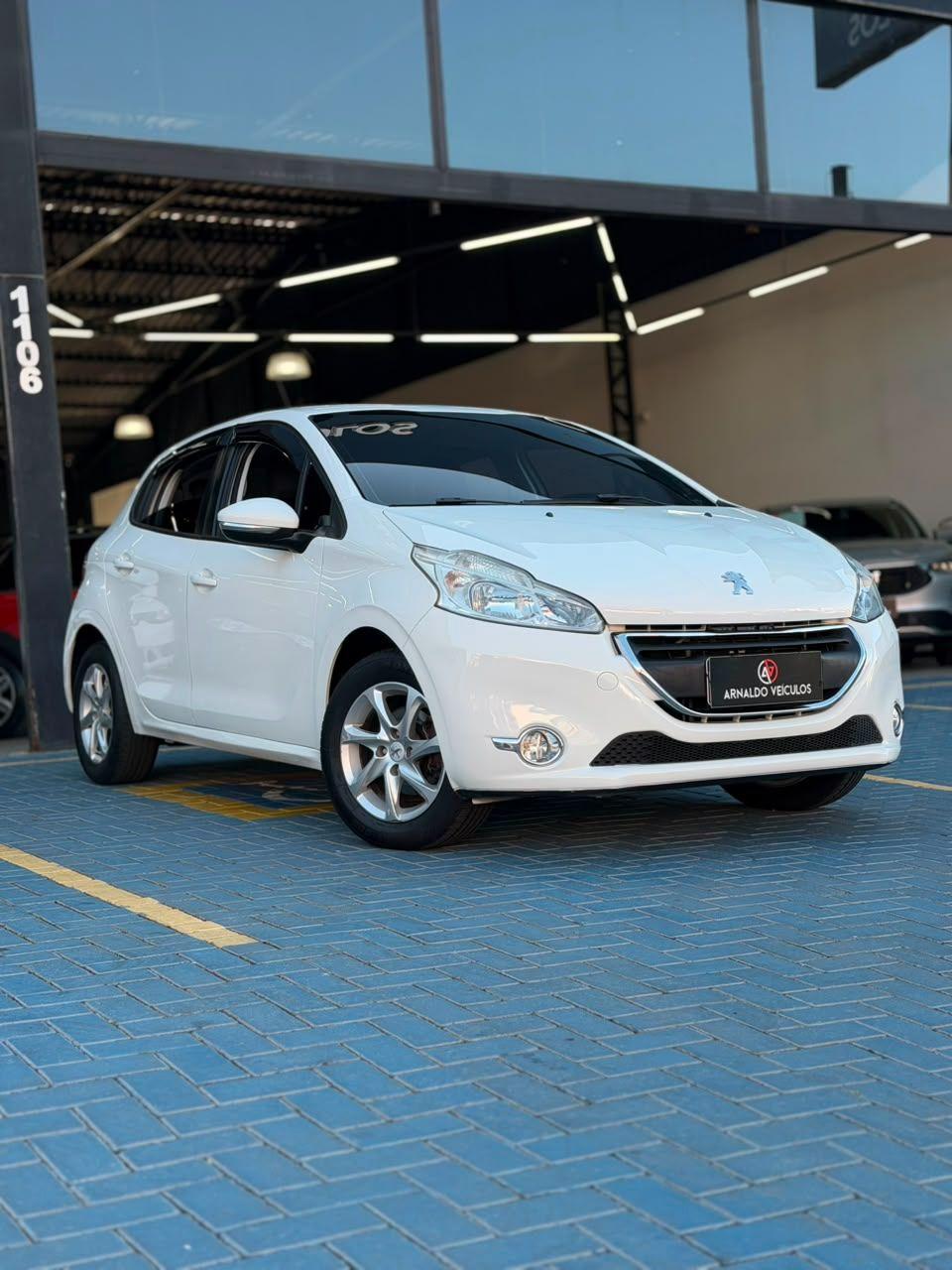PEUGEOT 208 - Foto