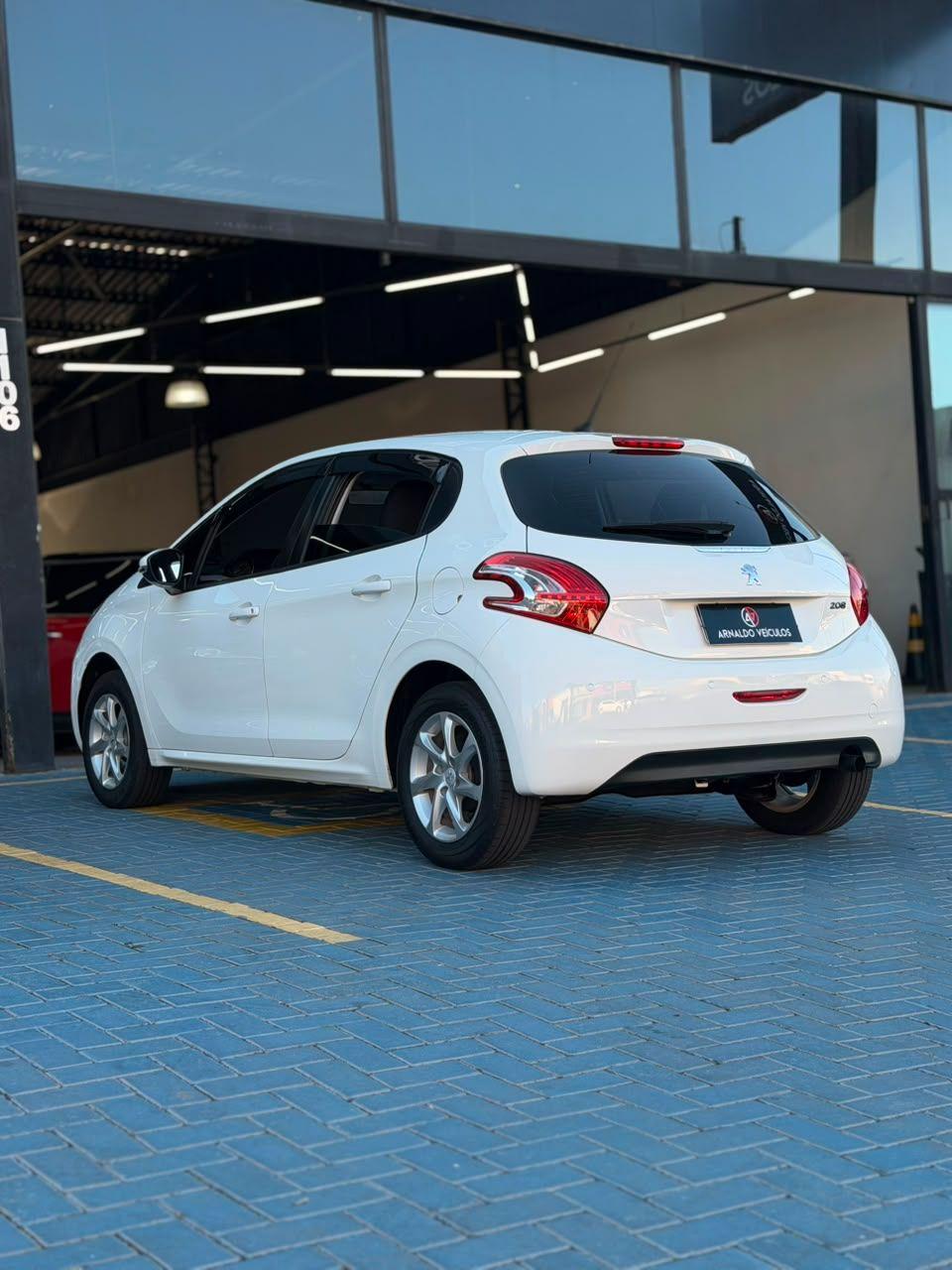 PEUGEOT 208 - Foto