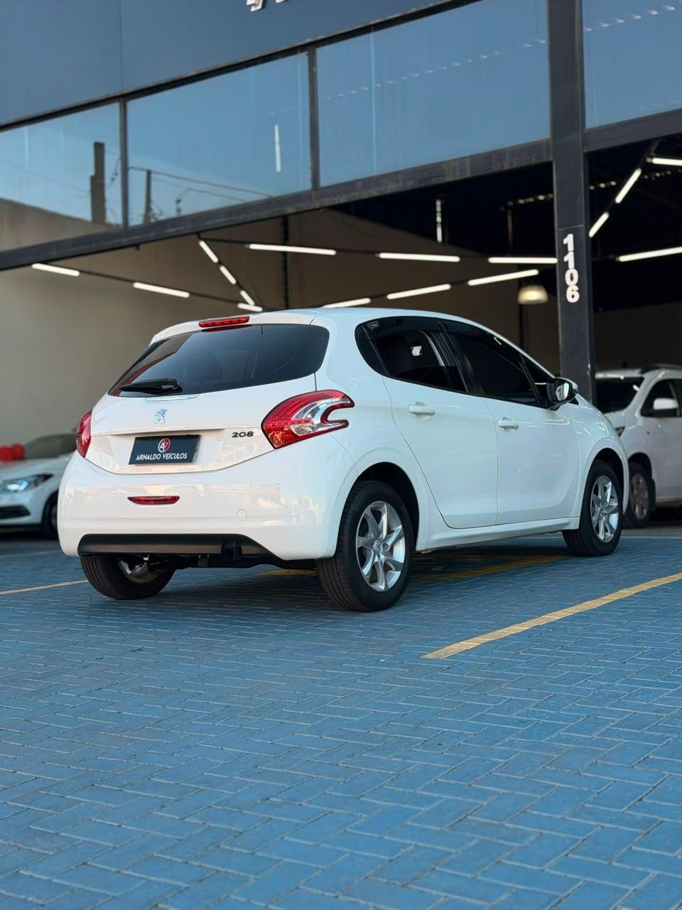 PEUGEOT 208 - Foto