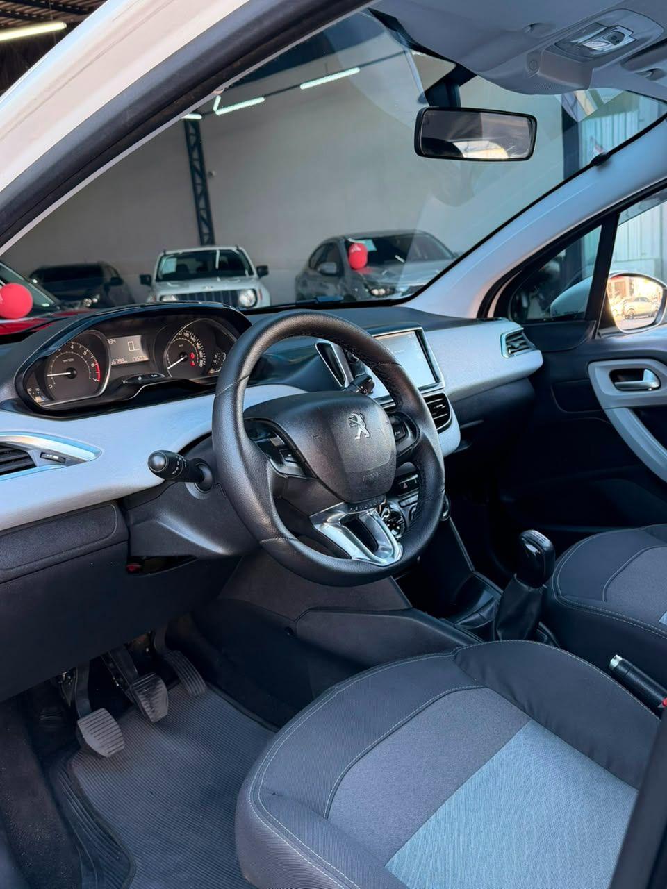PEUGEOT 208 - Foto