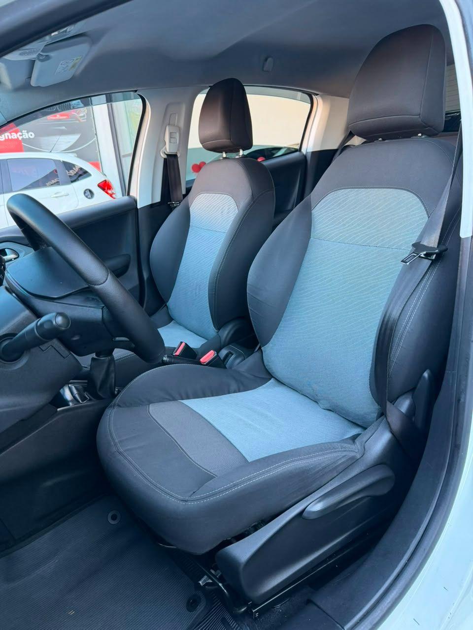PEUGEOT 208 - Foto