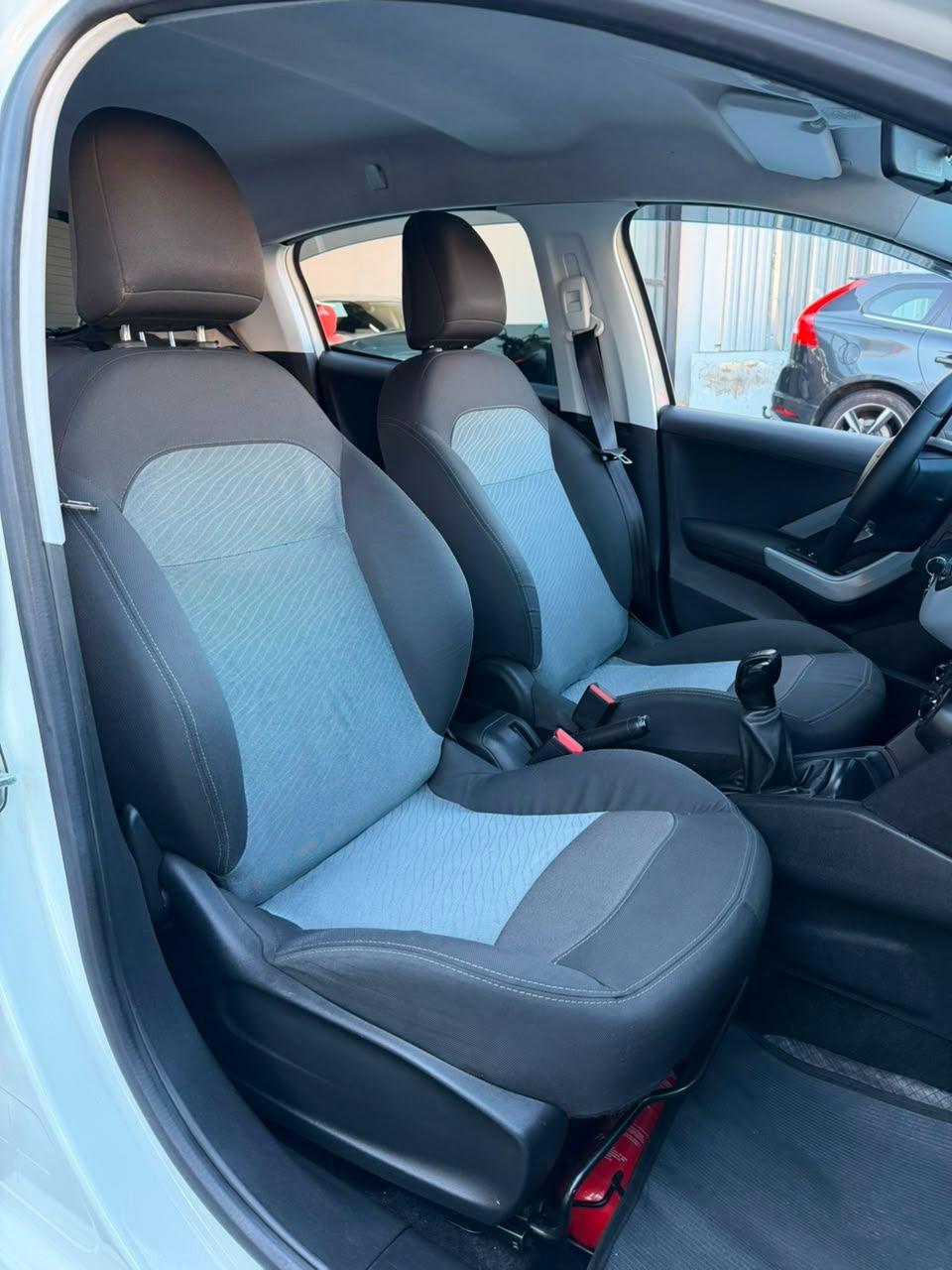 PEUGEOT 208 - Foto