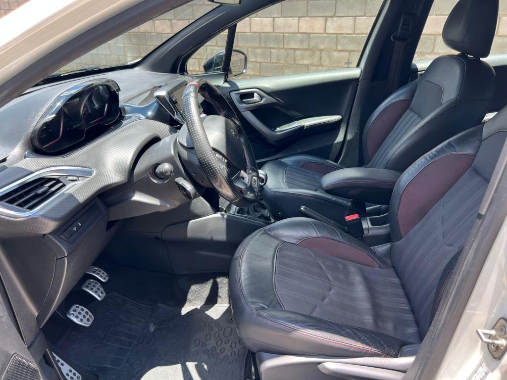 PEUGEOT 208 - Foto