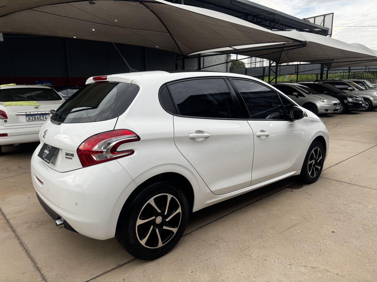 PEUGEOT 208 - Foto