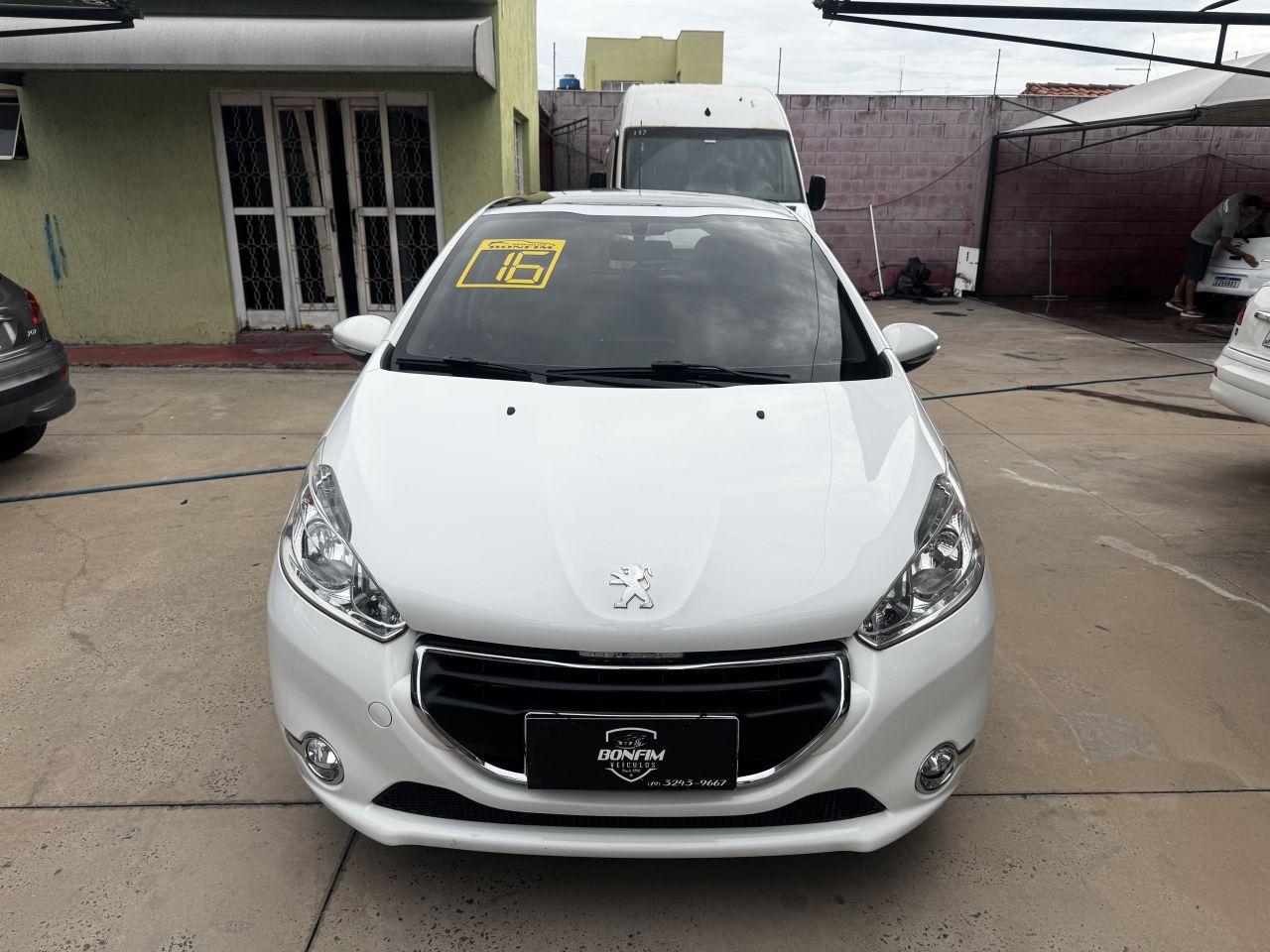 PEUGEOT 208 - Foto