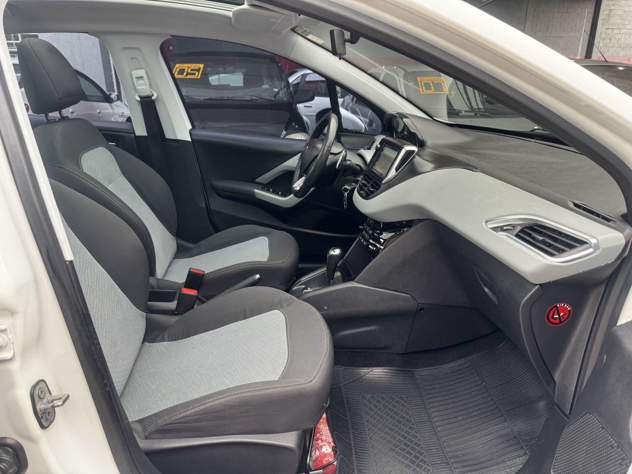 PEUGEOT 208 - Foto