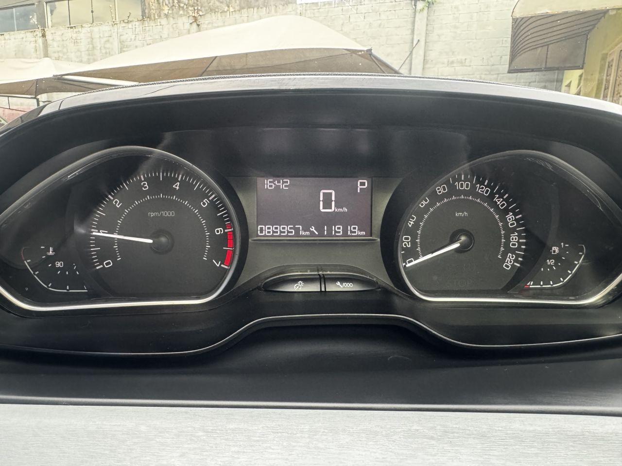 PEUGEOT 208 - Foto