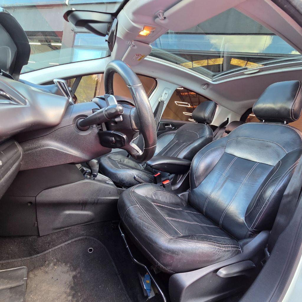 PEUGEOT 208 - Foto