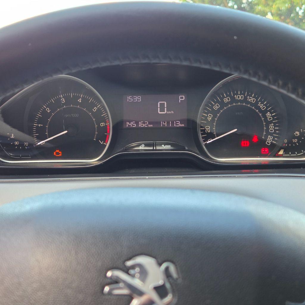 PEUGEOT 208 - Foto