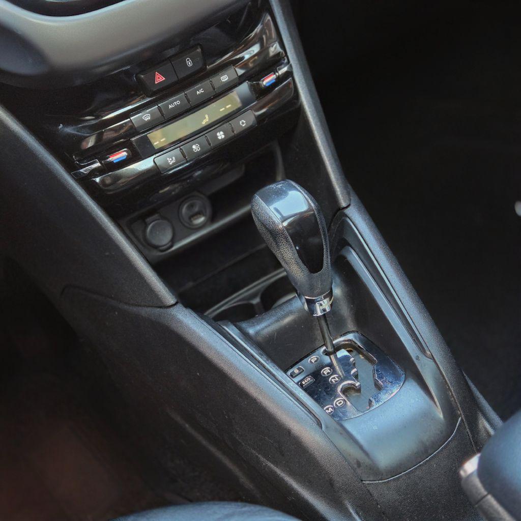 PEUGEOT 208 - Foto