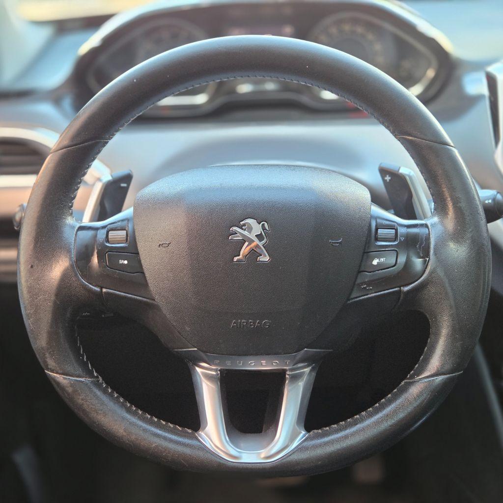 PEUGEOT 208 - Foto