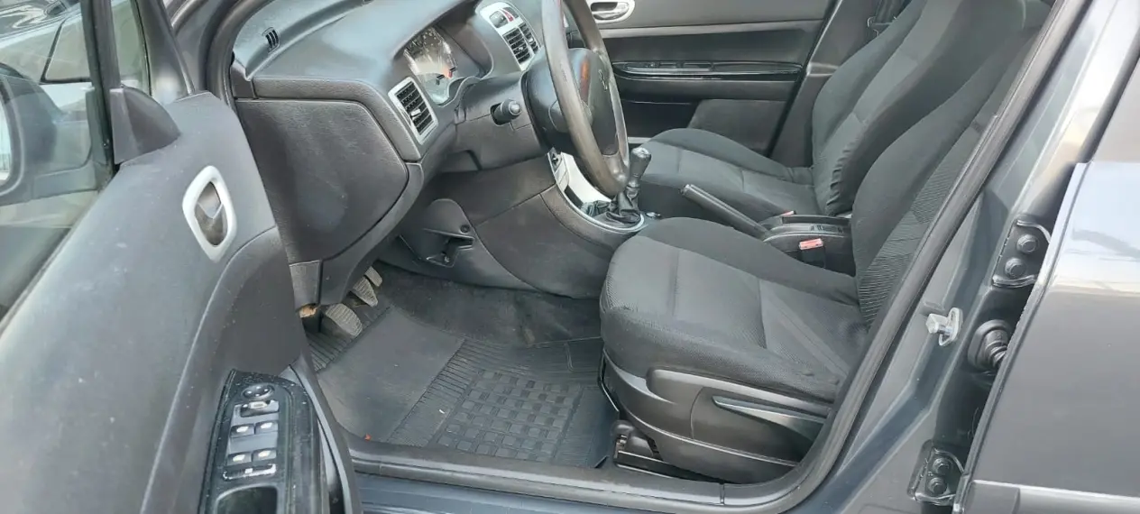 PEUGEOT 307 Sedan - Foto