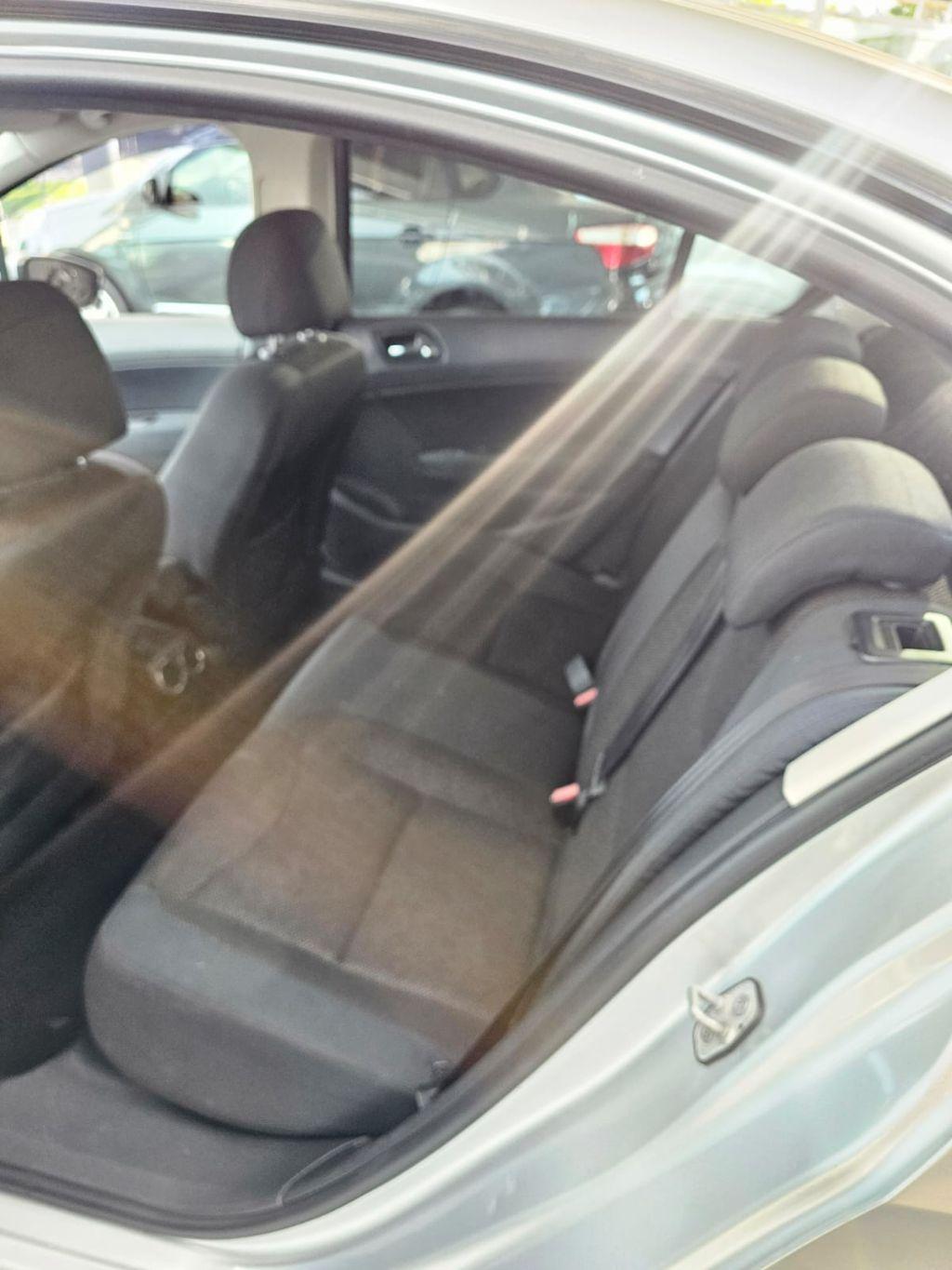 PEUGEOT 408 Sedan - Foto