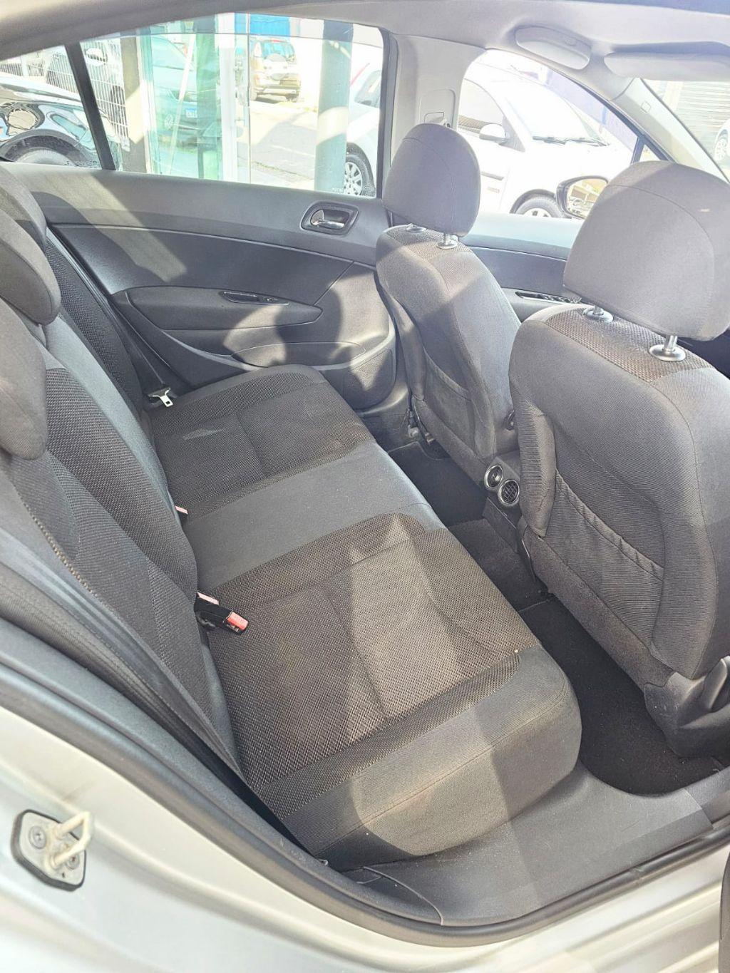 PEUGEOT 408 Sedan - Foto