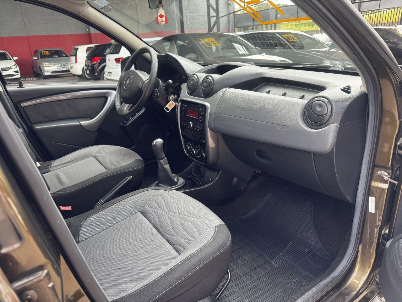 RENAULT Duster - Foto
