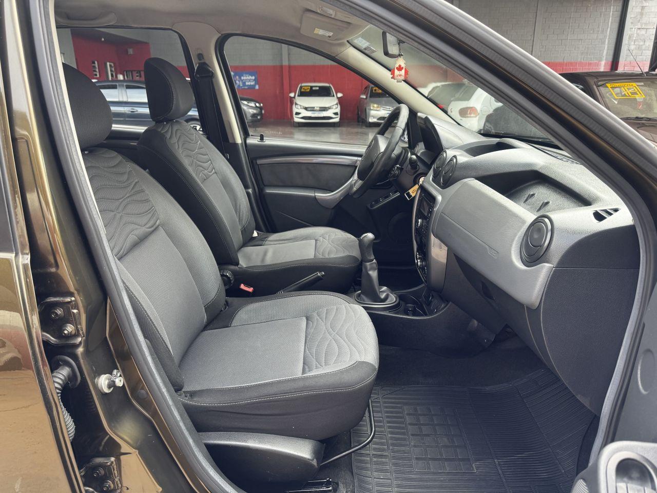 RENAULT Duster - Foto