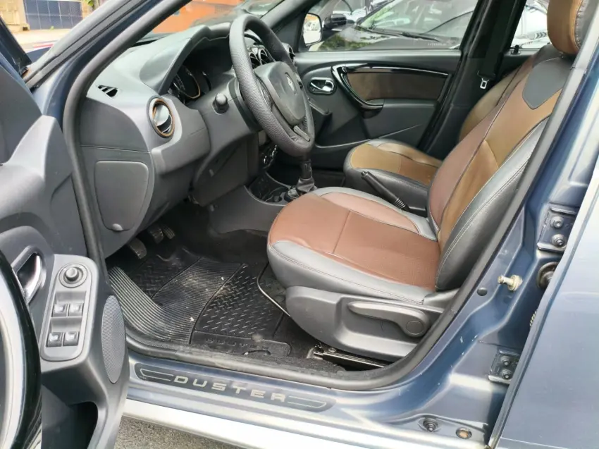 RENAULT Duster - Foto
